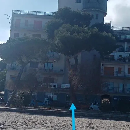 Rocca Mondello Rooms, And Sea ホームステイ パレルモ